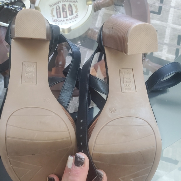 Shoes - Picture 3 of 4